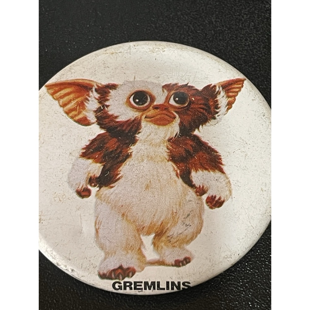Vintage Gremlins Gizmo Pin Back Button 1984 Movie Memorabilia Mogwai 80s Retro - Picture 5 of 6